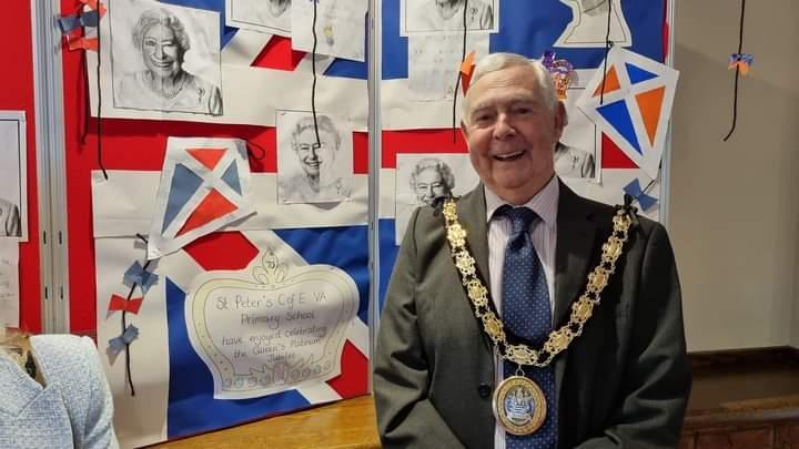 The Mayor admiring St Peter's School Royal display